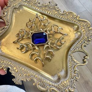 Vintage Jewelry Gold Tone Scrolls Blue Gem Brooch Pin Royal Blue Crystal